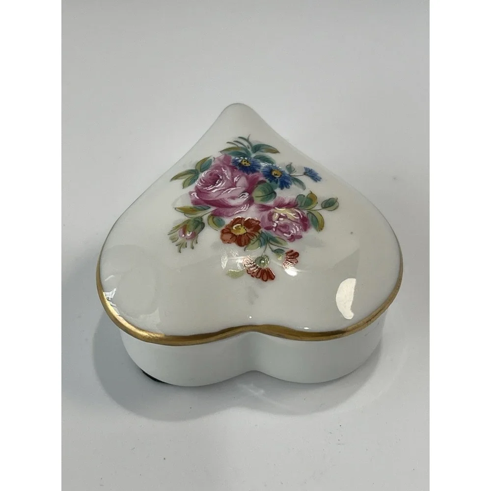 Limoges Castel France White Porcelain Floral Trinket Box Gold Trim‎ ~ Vintage~
